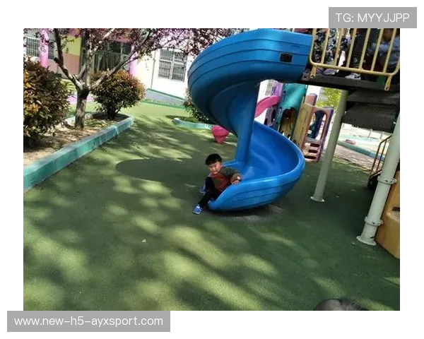 _绿色环保滑梯运动：童趣与环保同行_，滑滑梯户外