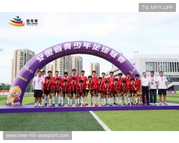 “青少年足球大赛精彩纷呈，众多新星脱颖而出”，青少年足球比赛规则